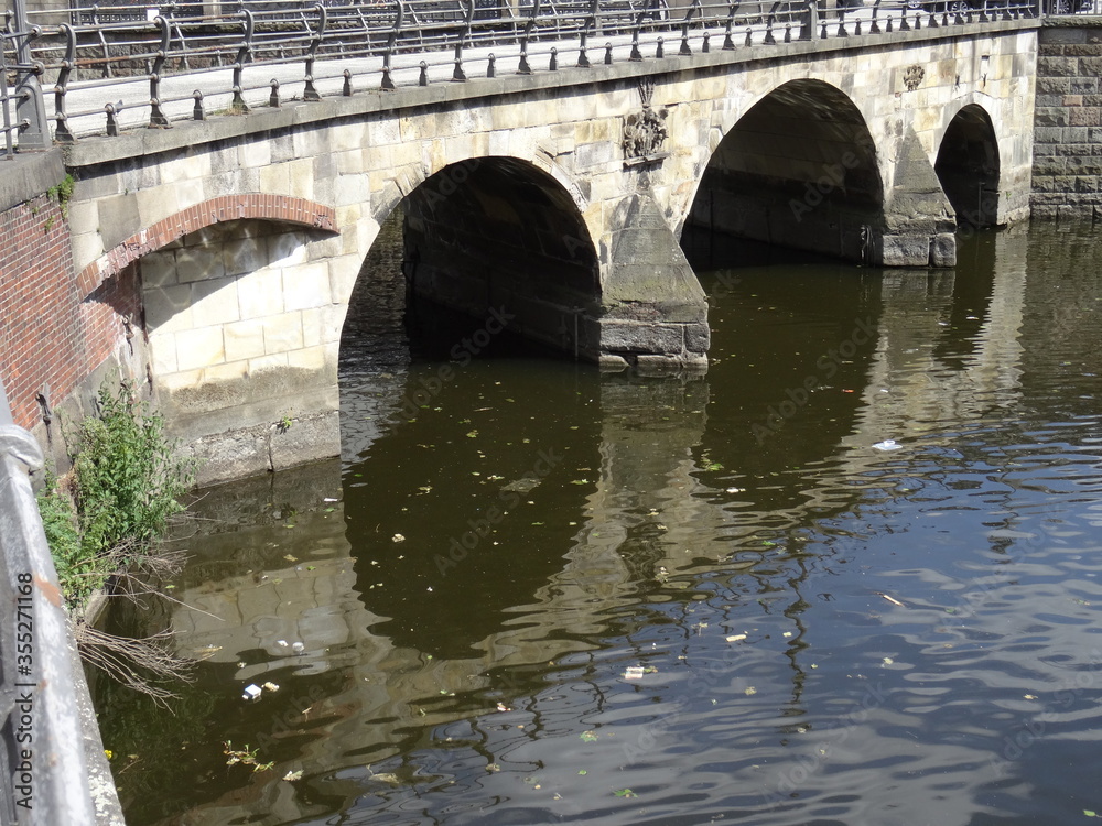 historische Brücke in Hamburg