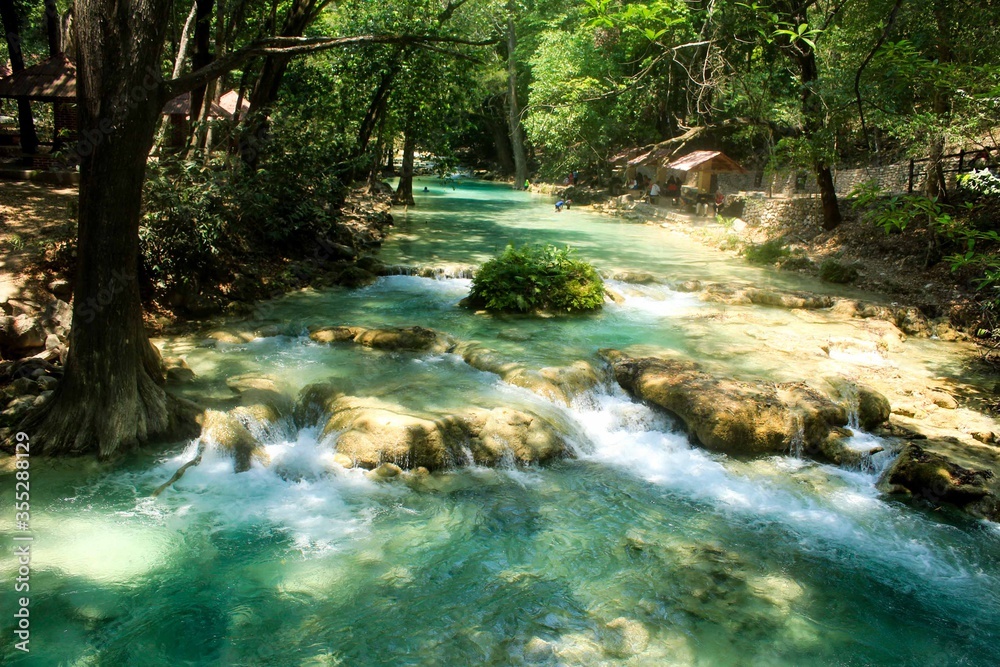 Obraz premium Río transparente