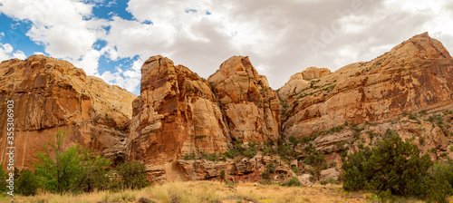 Φωτογραφία Beautiful landsacpe along the Pioneer Register of Capitol Reef National Park