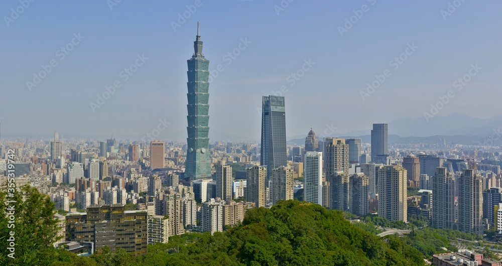 Fototapeta premium Taipei Cityscape, panorama from Elephant Mountain, Taiwan