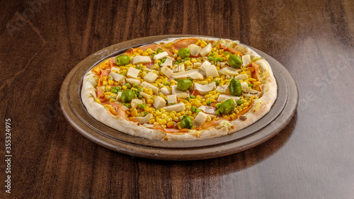 Pizza com queijo palmito e azeitonas
