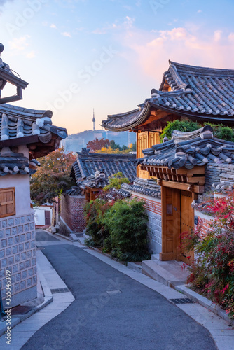 Canvas Print Namsan tower viewed from Bukchon hanok village in Seoul, Republic of Korea