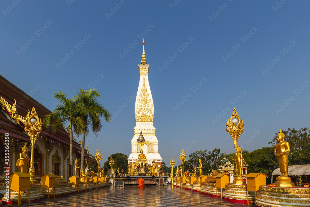 Phra That Phanom The place for Thai and Laos people to respect and believe that it is a sacred place. Located in Wat Phra That Phanom Is a popular tourist destination in Nakhon Phanom, Thailand
