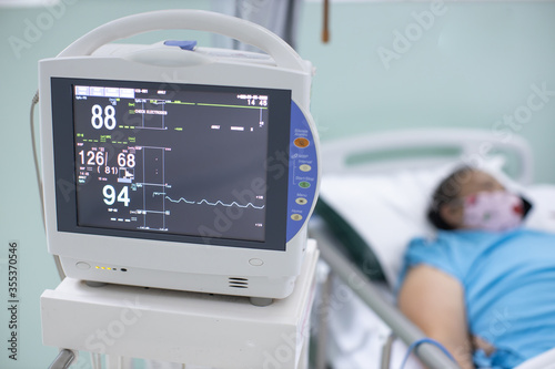 display monitor heartbeat Patient's heart rate, select focus and blur