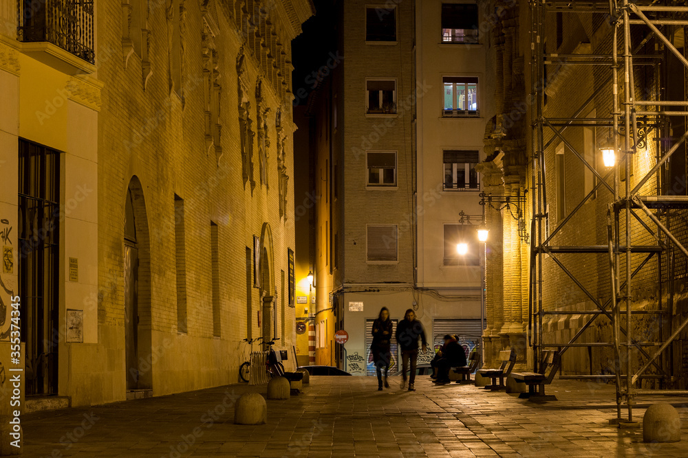 Obraz premium old city streets at night