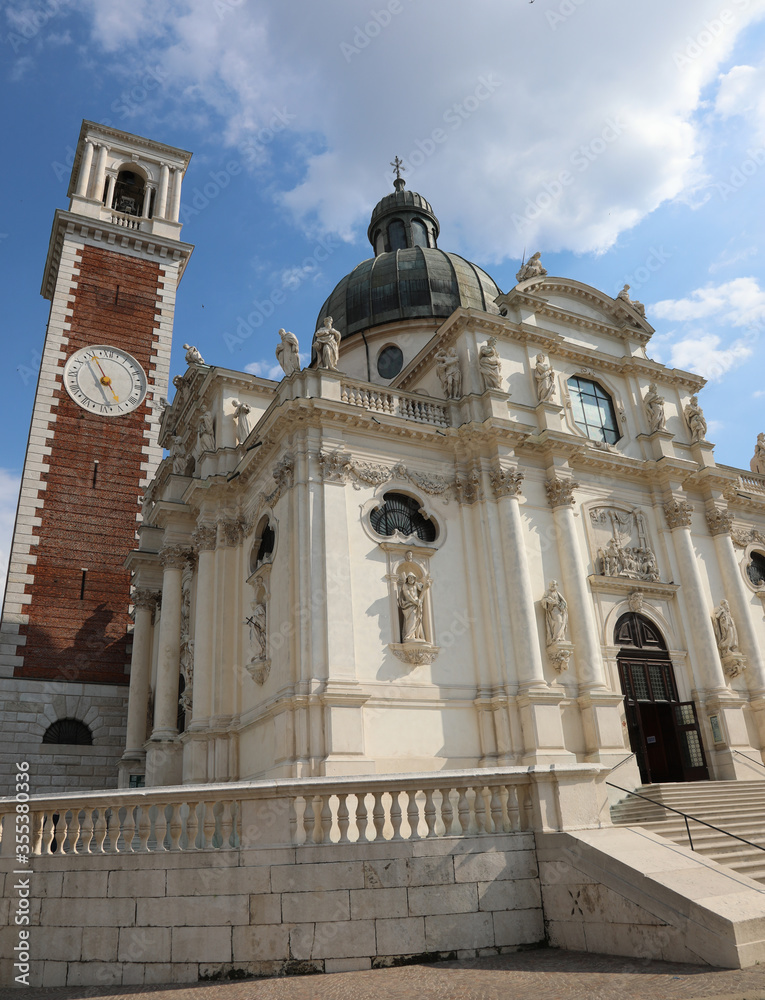Φωτογραφία Ancient Church of Our Lady in Vicenza City in Italy called Santu