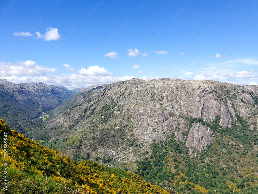 Naklejka premium Landscape of granite mountains in Geres National Park
