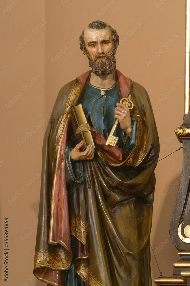 Obraz premium St. Peter's statue on the main altar of St. Clare Church in Zagreb, Croatia