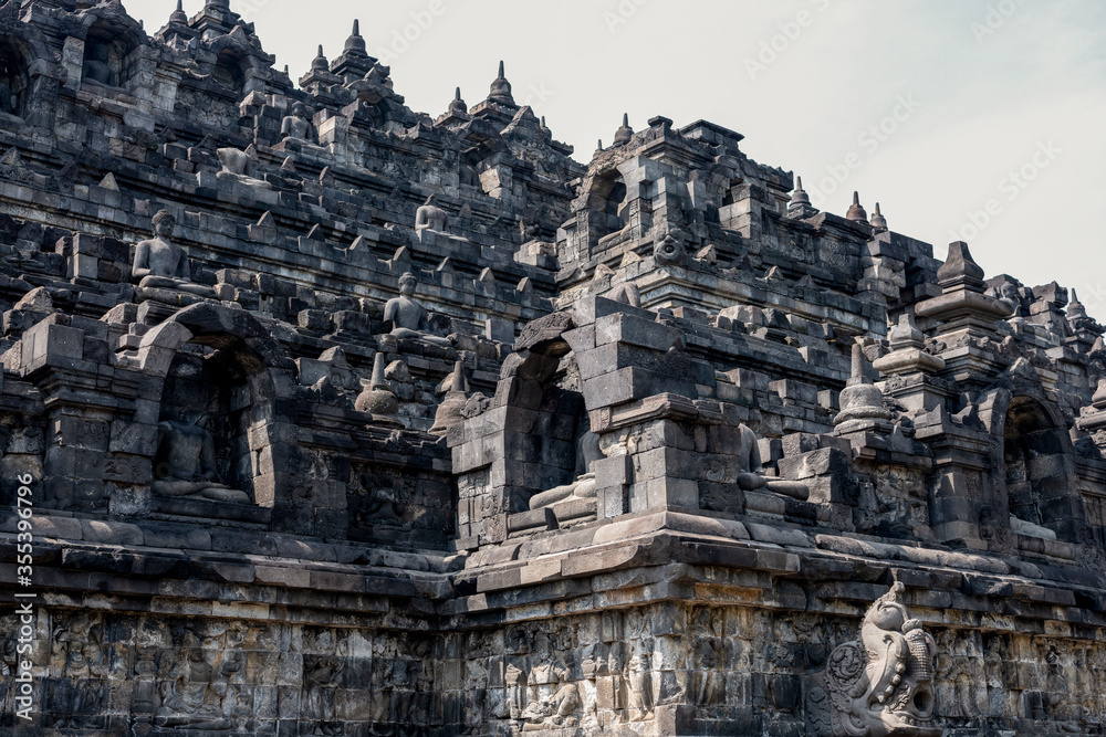 Fototapeta premium Statues and Stupas of the Borobudur Temple, West Java, Indonesia (750AD)