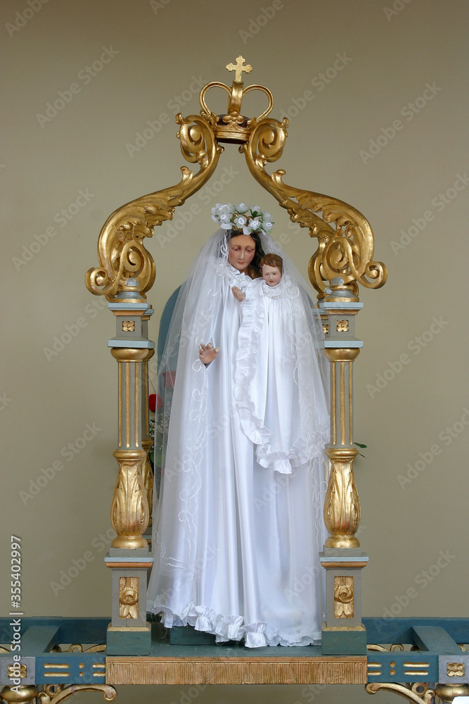 Obraz premium Our Lady statue in the church of St. Anthony of Padua in Vukmanic, Croatia