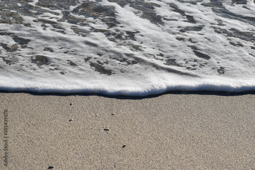 Obraz premium wave on the sand