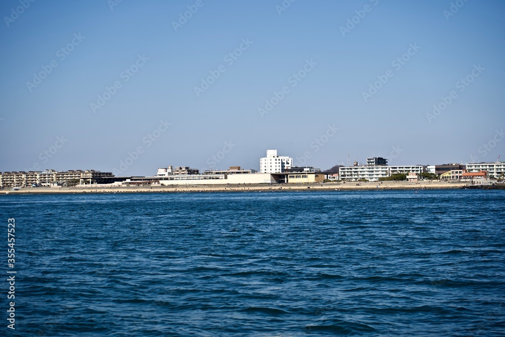 Obraz premium Enoshima aquarium from sea side.