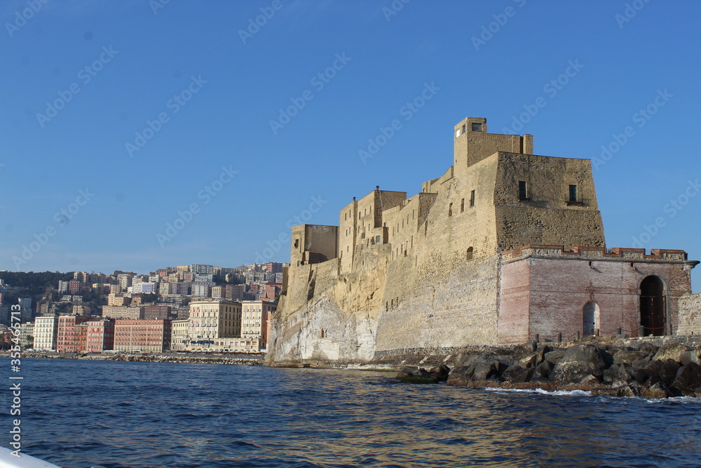 L'antico castel del'Ovo di Napoli
