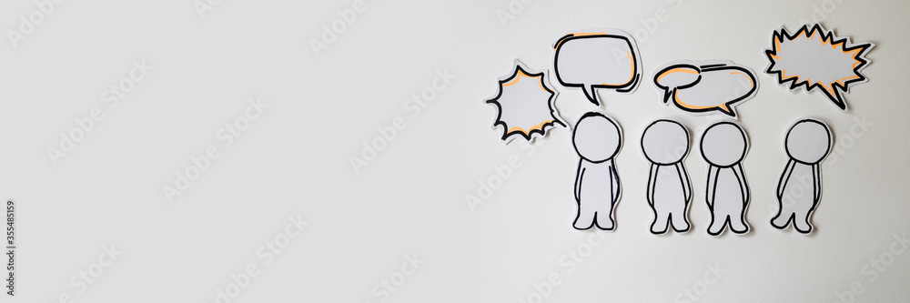 Paper figures with speech bubbles on the white - obrazy, fototapety, plakaty 