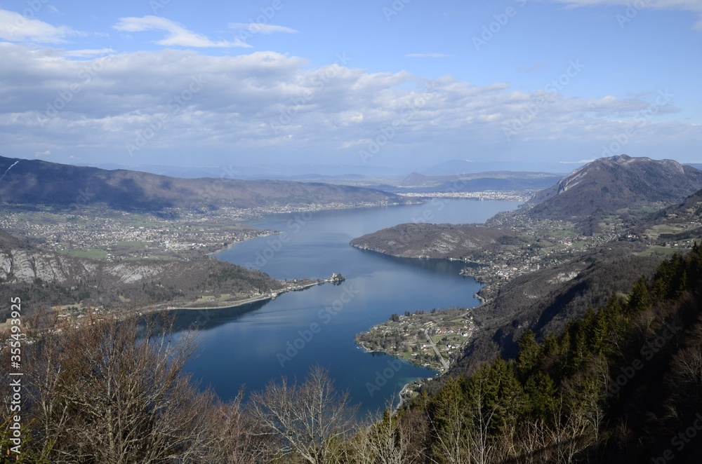 Annecy lake and mountains