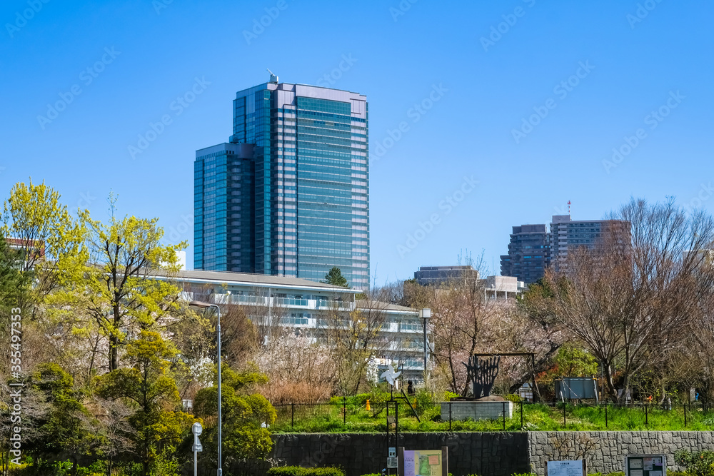 東京 恵比寿ガーデンプレイスタワーと街並み 中目黒から