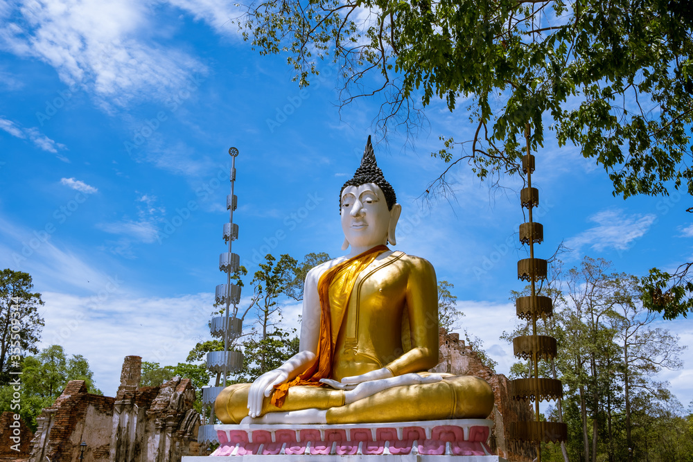 Obraz premium Buddha statue in temple of Thailand.