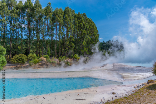 Foto Geyser at Wairakei Terraces in New Zealand