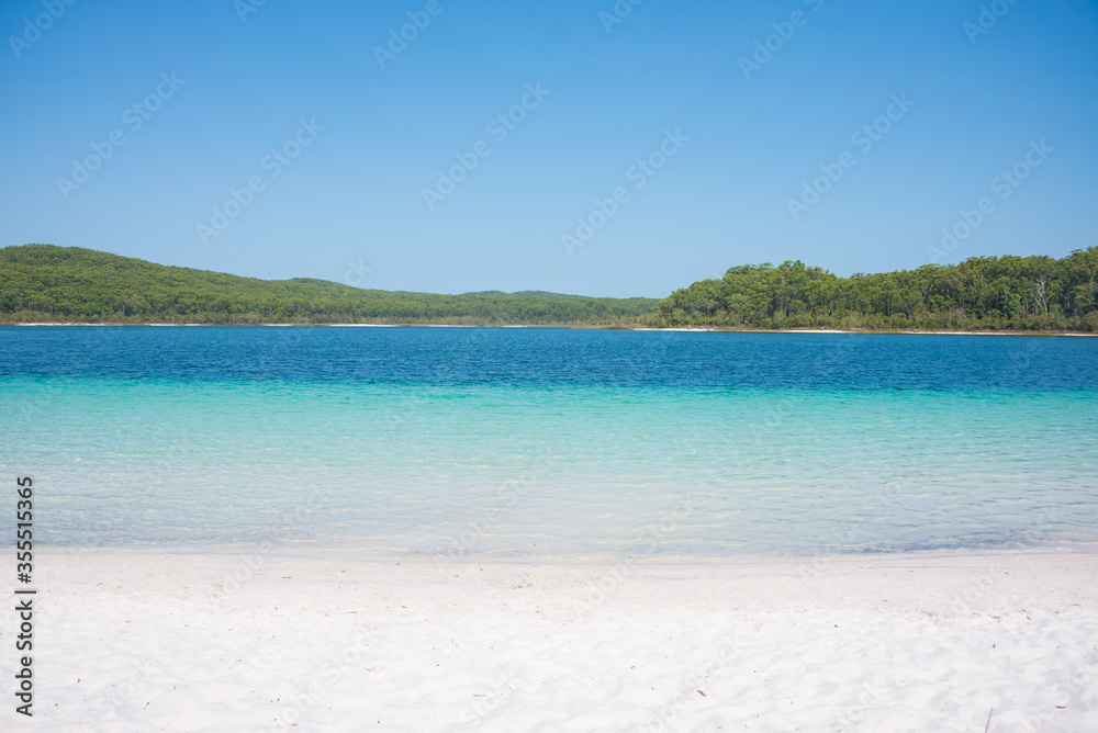 Fototapeta premium Lake Mckenzie is one of the most visited natural sites in Australia. It is famous for it's turquoise water and pure white sand.