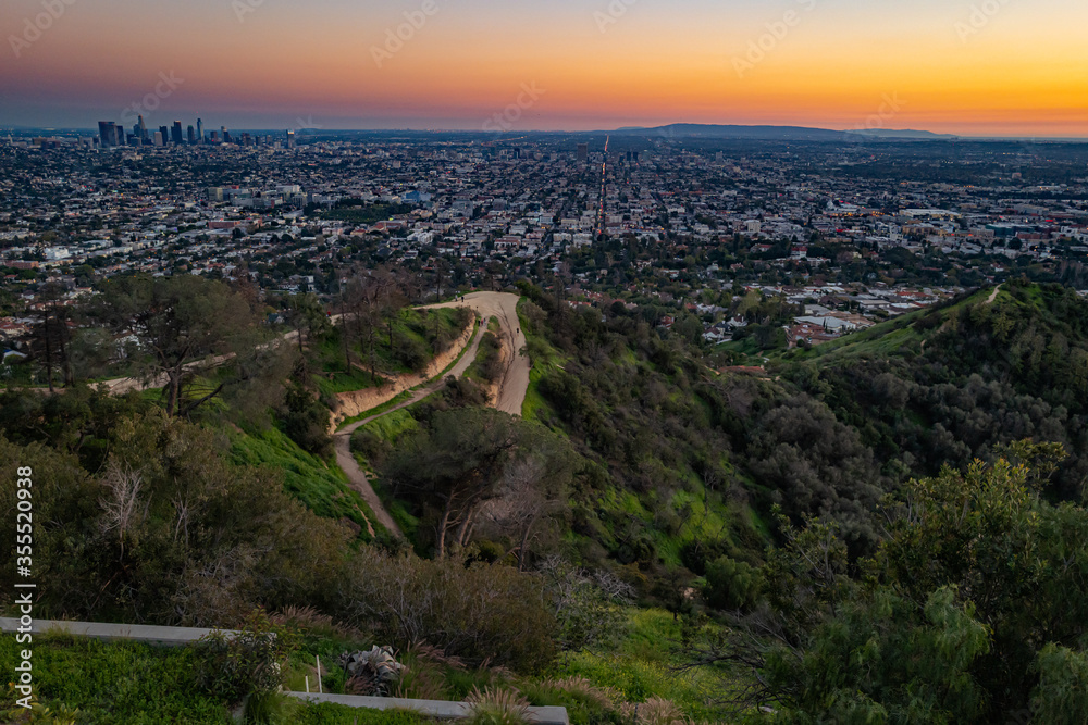 Obraz premium Panoramic view of Los Angeles from Observatory at sunset