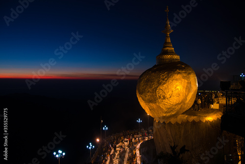 Goldener Felsen photo