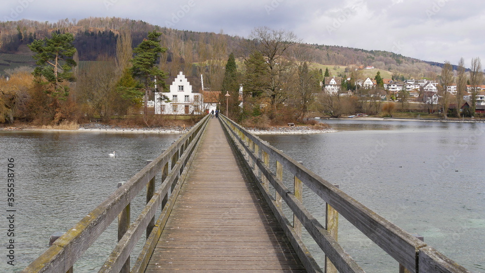 Brücke zum Kloster Werd auf der Insel Werd im Bodensee