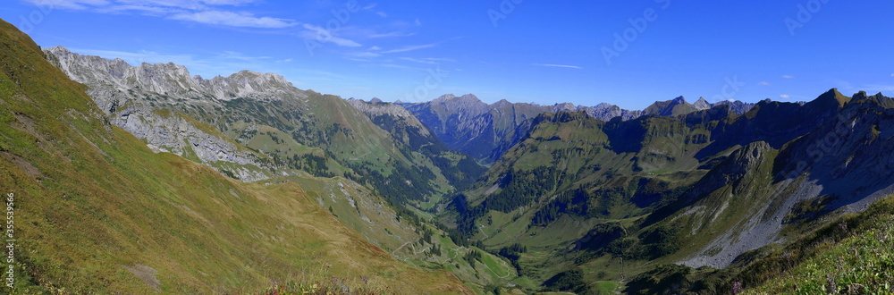 Obraz premium Panoramafoto der Oberstdorfer Alpen