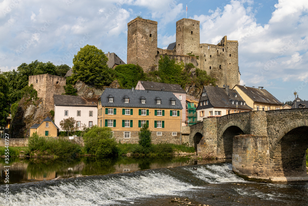 View over the Lahn to the Runkel castle