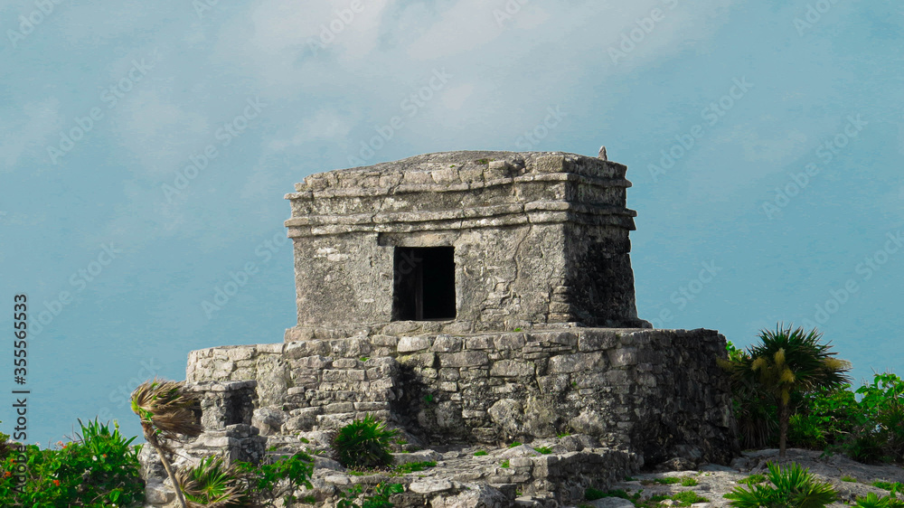 templo maya del dios del viento en tulum mexico