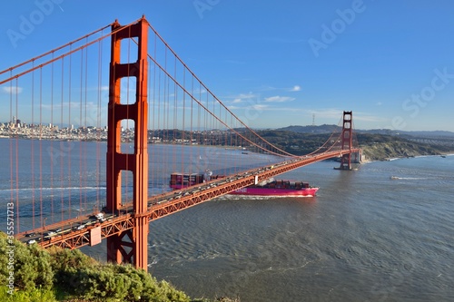 Fototapeta Naklejka Na Ścianę i Meble -  Scenic views of the Golden Gate Bridge in lovely San Francisco