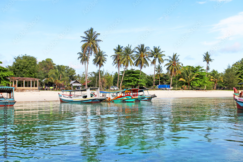 Obraz premium Colorful boats and sandy beaches in Belitung, Indonesia.