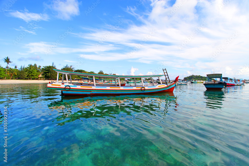 Obraz premium Colorful boats and sandy beaches in Belitung, Indonesia.