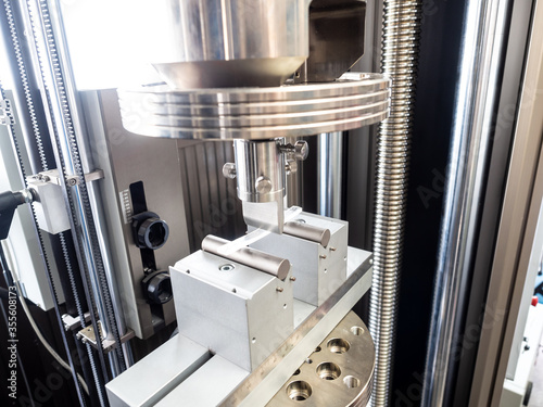 фотографія tensile strength tester machine in use.