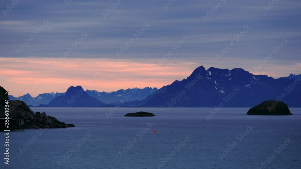 Video of the movement of the sea surface There is an orange buoy in the middle, the birds fly back and forth in the mountains covered with white snow, used for introducing tourist attractions. Video of the movement of the sea surface There is an orange buoy in the middle, the birds fly back and forth in the mountains covered with white snow, used for introducing tourist attractions.