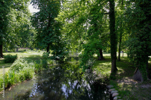 Parkanlage mit Wasser
