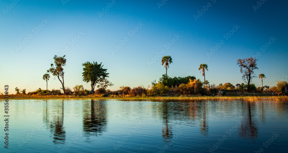 Obraz premium sunset on the river