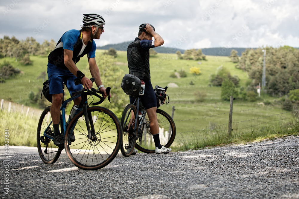 Fototapeta premium Gravel Bike dans le Vercors du côté de Presles dans la Alpes à la limite de la Drôme et de l'Isère