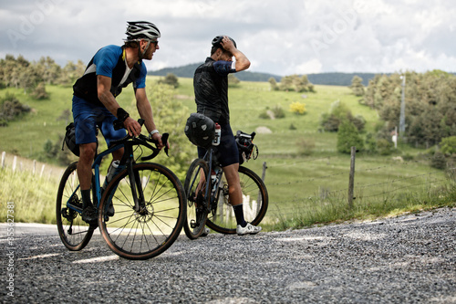 Gravel Bike dans le Vercors du côté de Presles dans la Alpes à la limite de la Drôme et de l'Isère