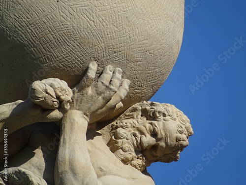 Herkules on Wallpavillon of Dresden Zwinger 4