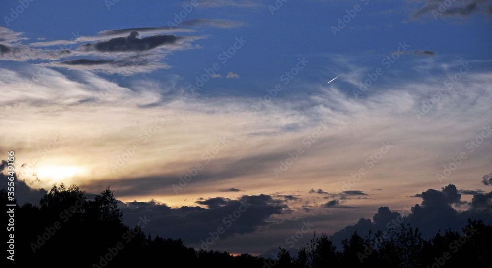 The sun has set in clouds - a sign of worsening weather. Spring in the Western Urals.