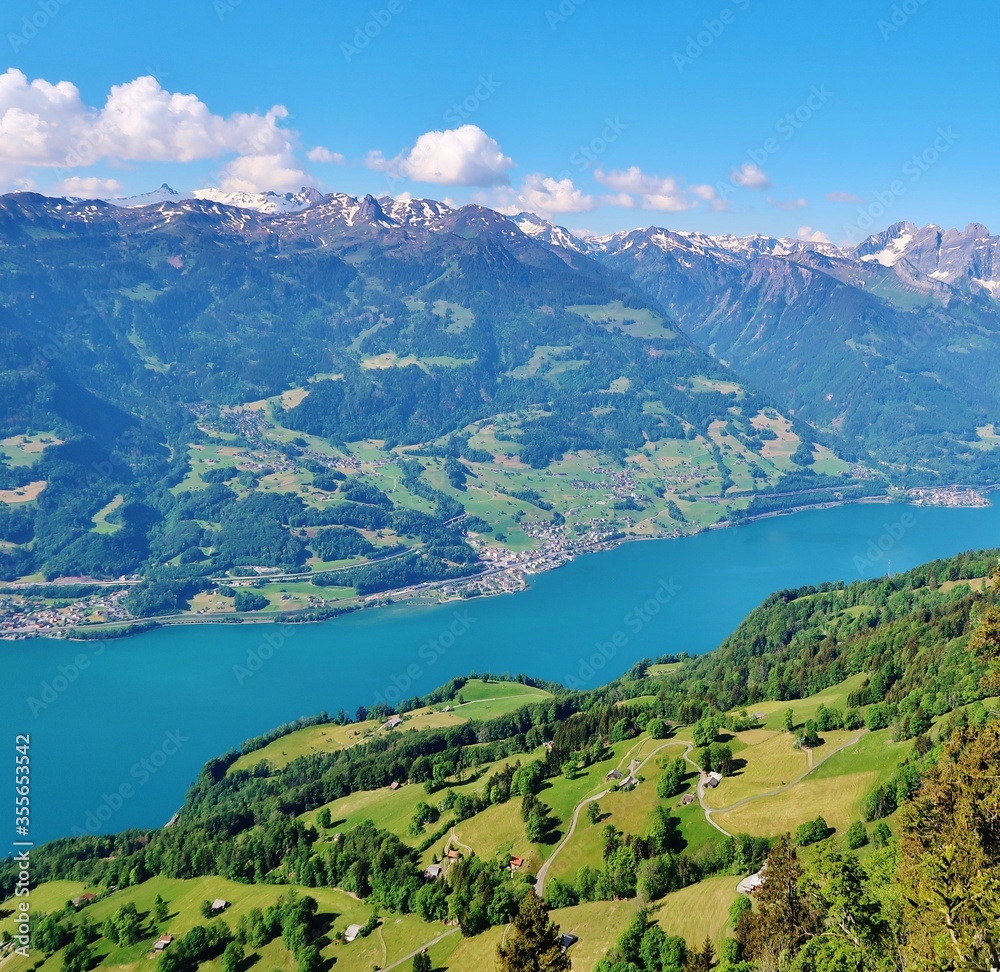 Blick auf den Walensee und die Glarner Berge