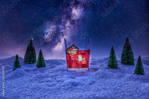 Whiskyglas mit Eiswürfel Wintermotiv