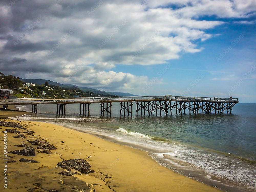 Φωτογραφία Malibu, USA, March 2019, view of the pier of Paradise Cove Beach, California