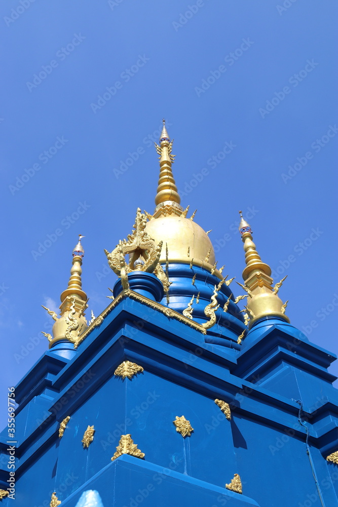Wat Rong Seua Ten ou temple bleu à Chiang Rai, Thaïlande