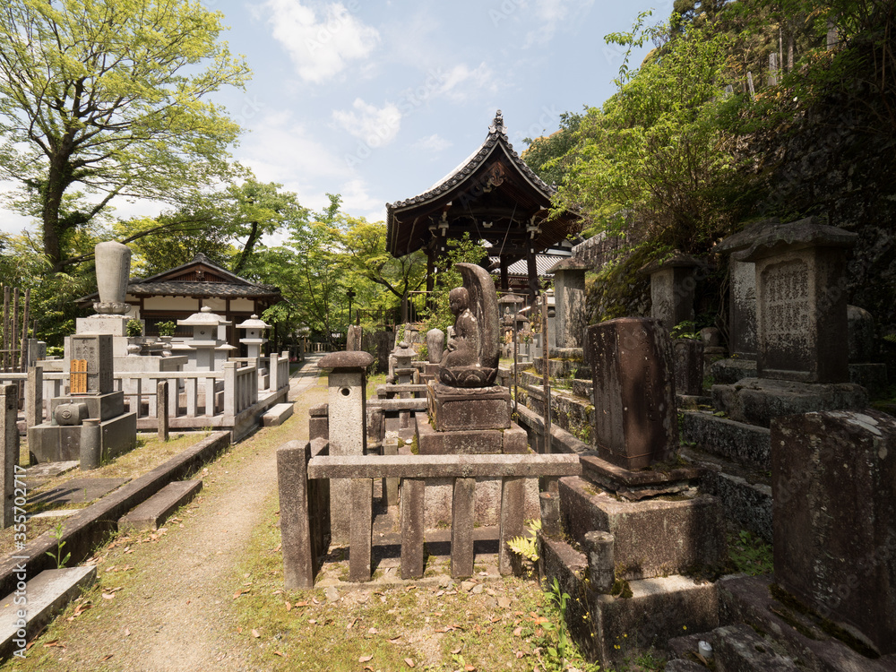 Cementerio en el Templo Eikando, en Kioto, Japón Cementerio en el Templo Eikando, en Kioto, Japón