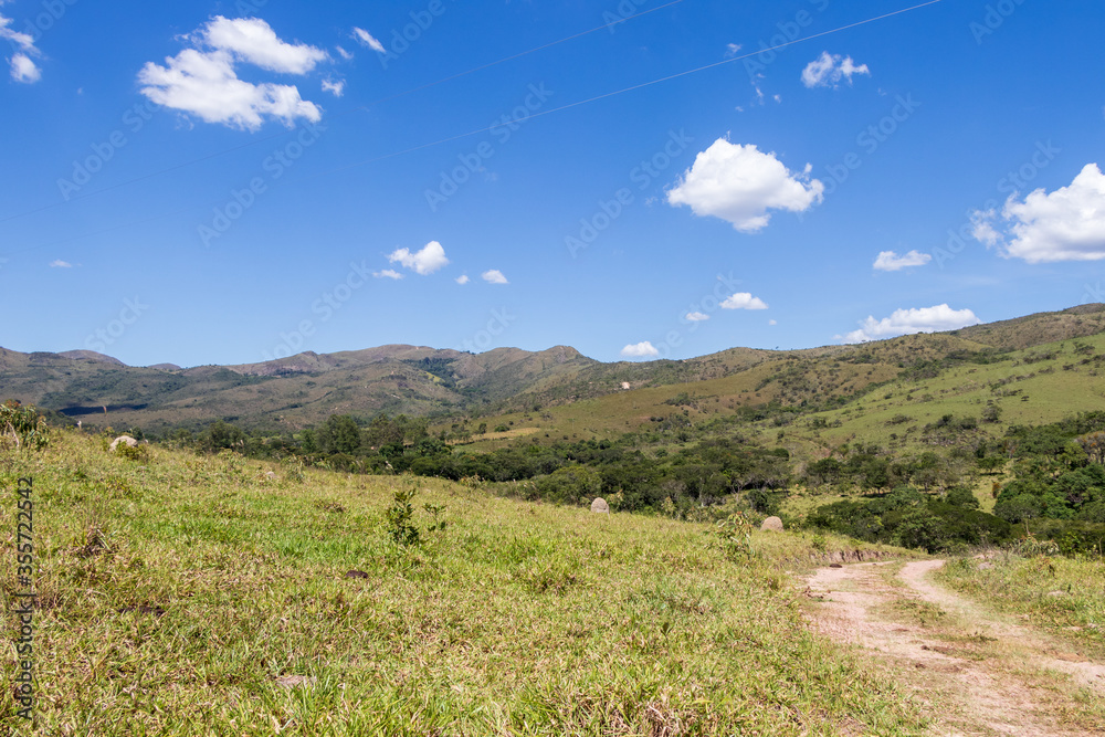 Estrada de terra na Serra da Canastra, Minas Gerais, Brasil.
