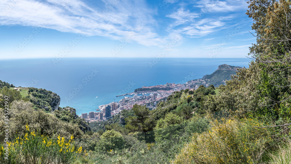 Panorama et paysage sur la Côte d'Azur et Monaco
Landscape on French Riviera and Monaco Panorama et paysage sur la Côte d'Azur et Monaco
Landscape on French Riviera and Monaco
