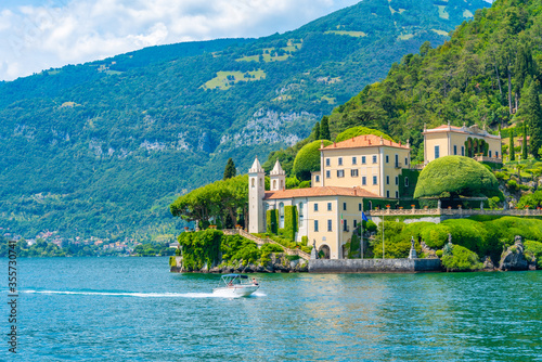 Fototapeta Naklejka Na Ścianę i Meble -  Villa del Balbianello at lake Como in Italy