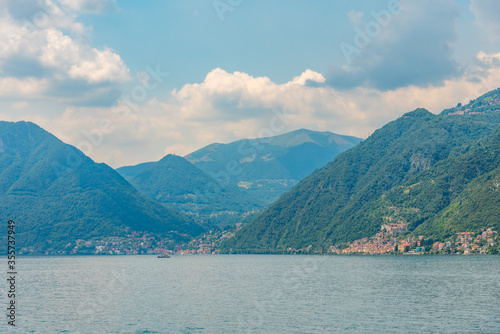 Cuadro en lienzo Argegno village and lake Como in Italy