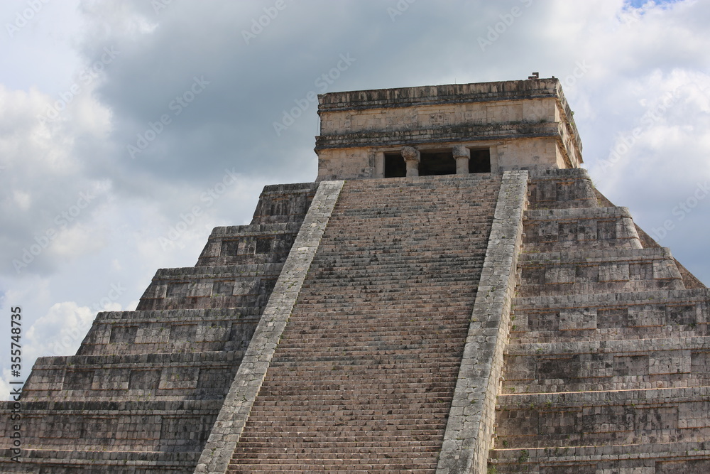 chichen itza pyramid